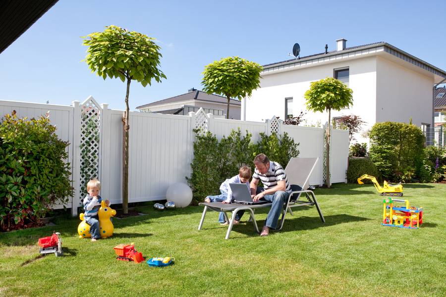 Terrasse En Bois Zaun Metall Gartengestaltung Sichtschutz